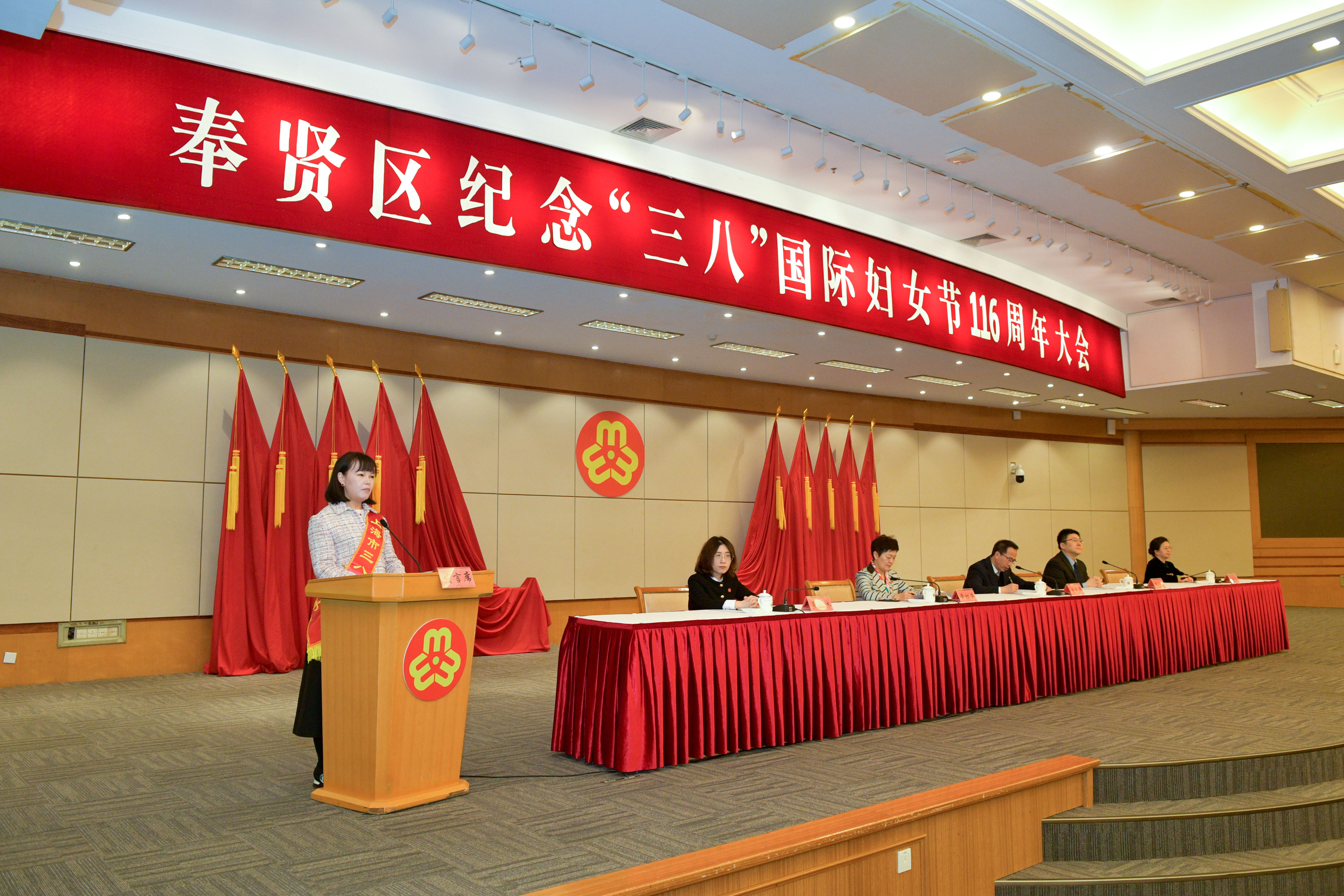 玖開集（jí）團總（zǒng）經理吳彩琴受邀出席奉賢區“三八”婦女節紀念大會並作交流發言